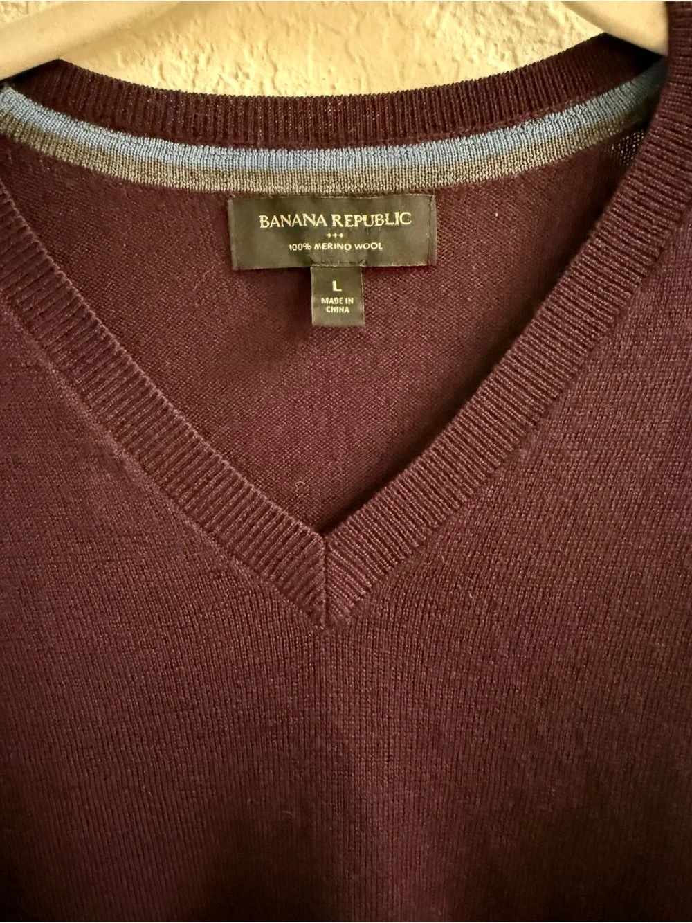 Banana Republic Men's V-Neck Sweater - Plum